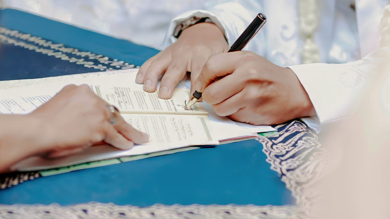 contrat de services photographiques pour mariage avec stylo prêt à signer